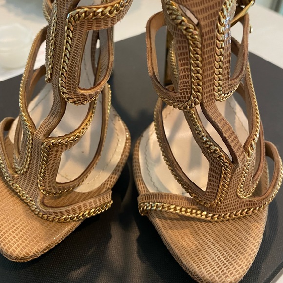 Authentic Christian Dior stilettos size 8.5 US. Lightly worn, high quality - Picture 4 of 12